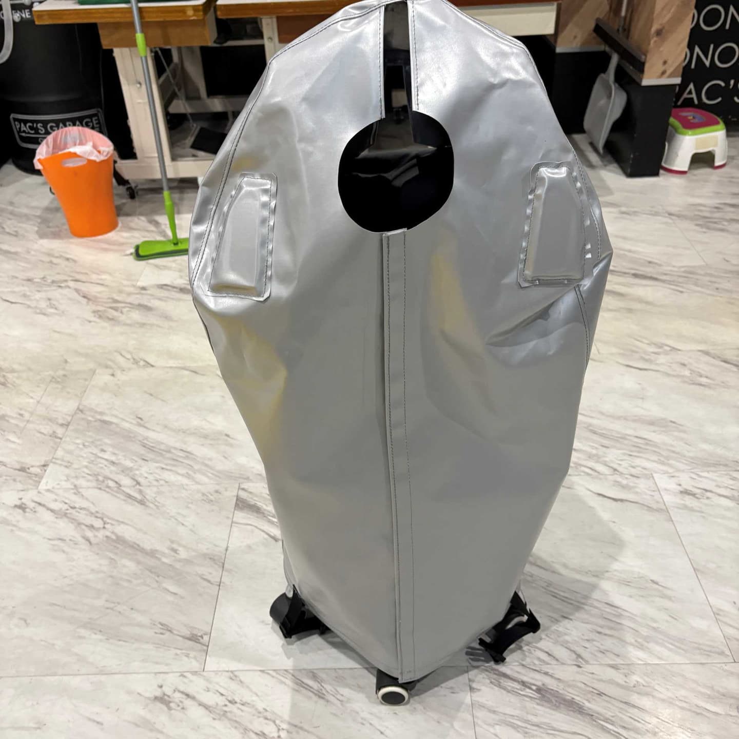 シルバーのカバー