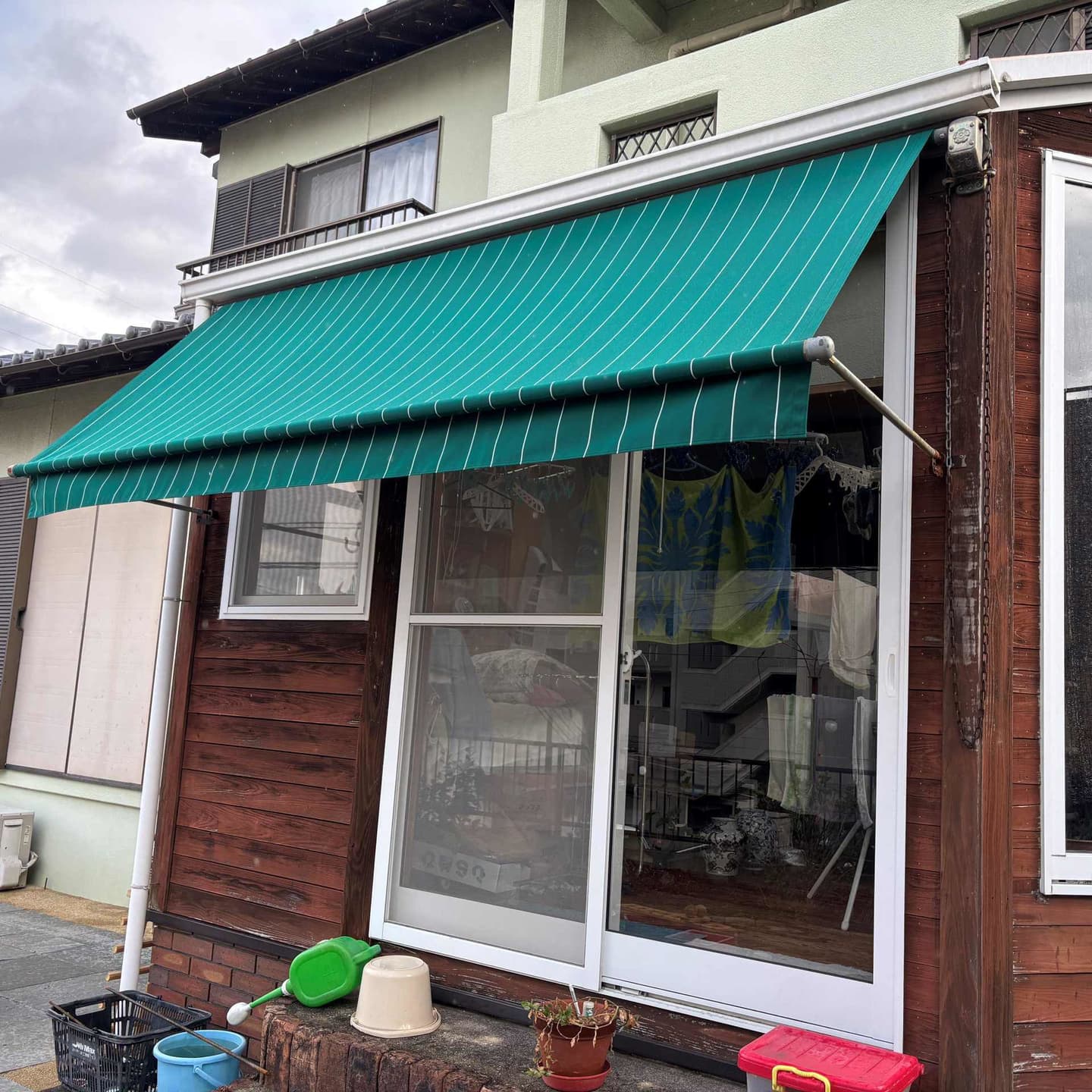 緑のオーニングテント