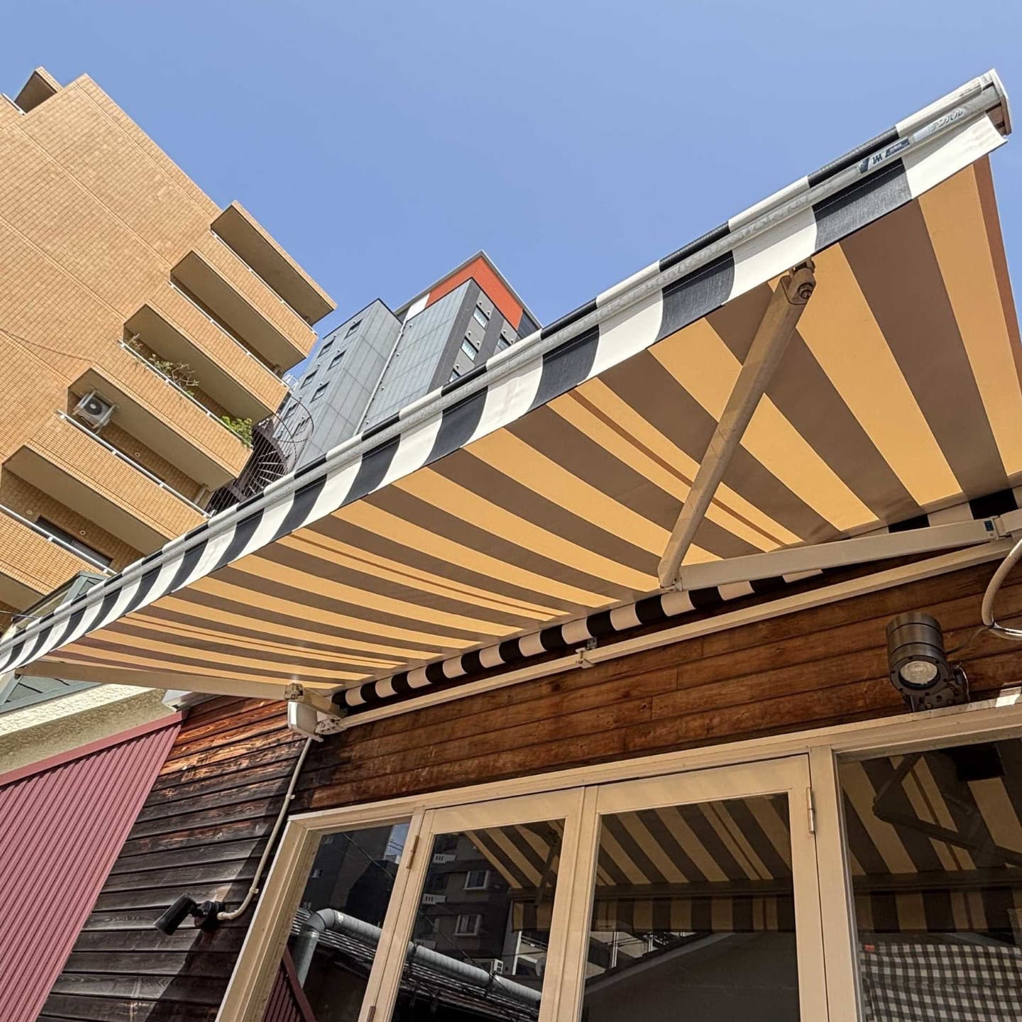 ストライプオーニングテント