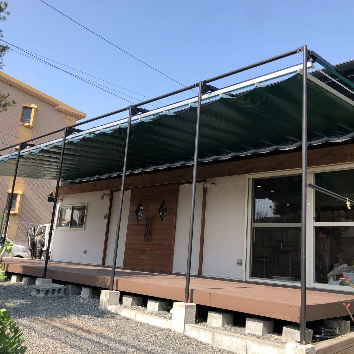 緑の開閉式テント