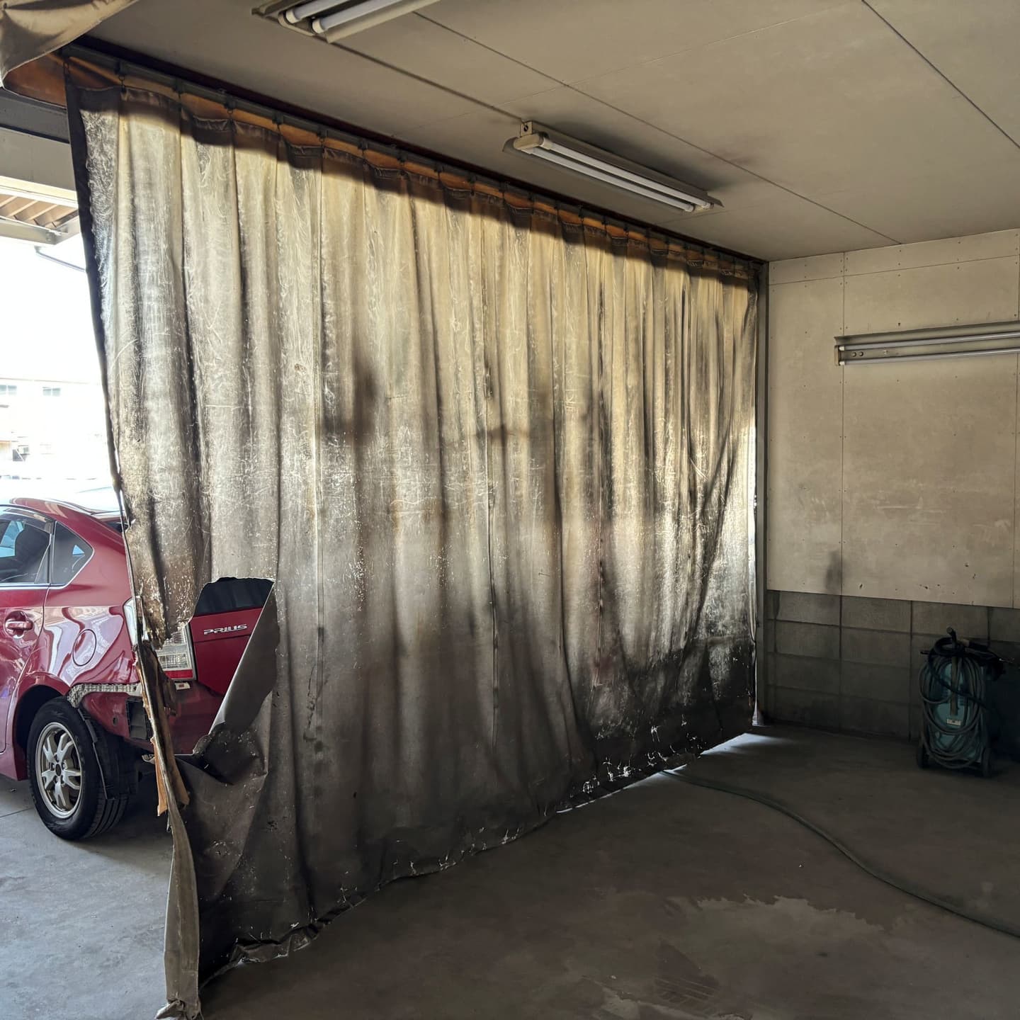 張替前カーテン