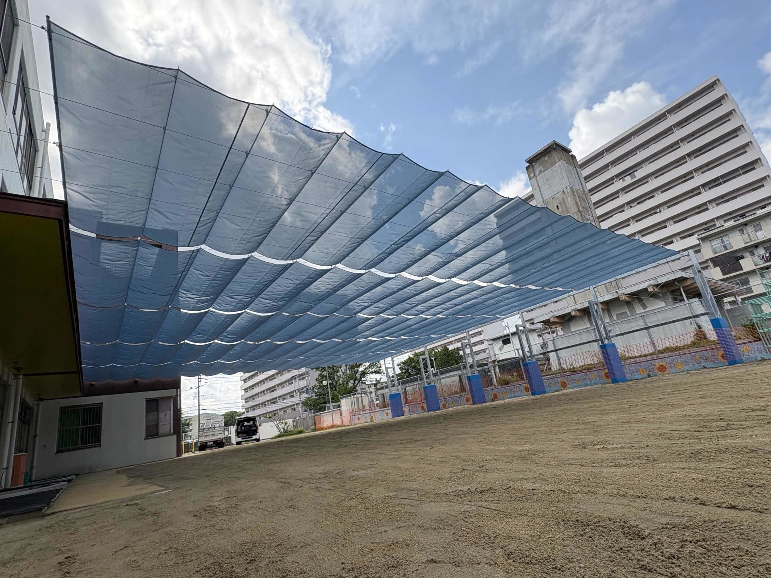 大きな日除けテント