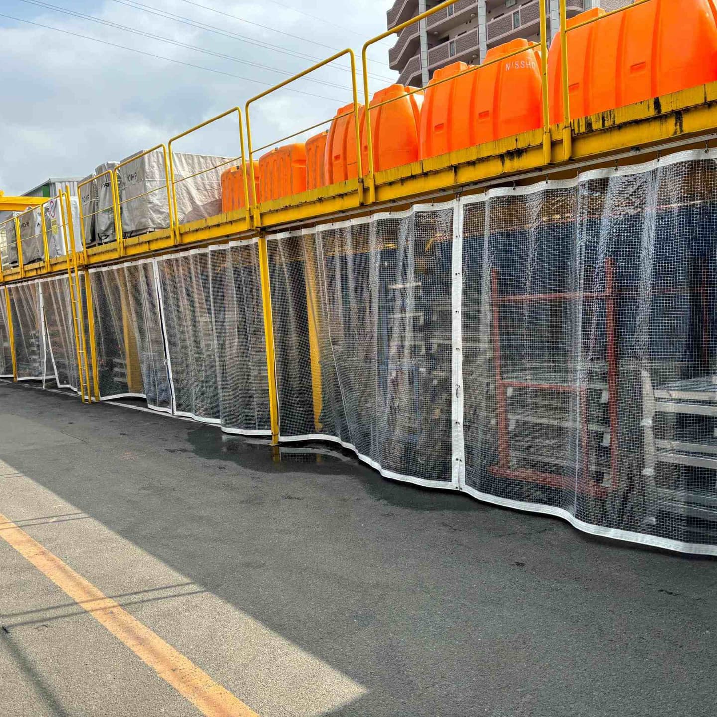 工場の透明カーテン